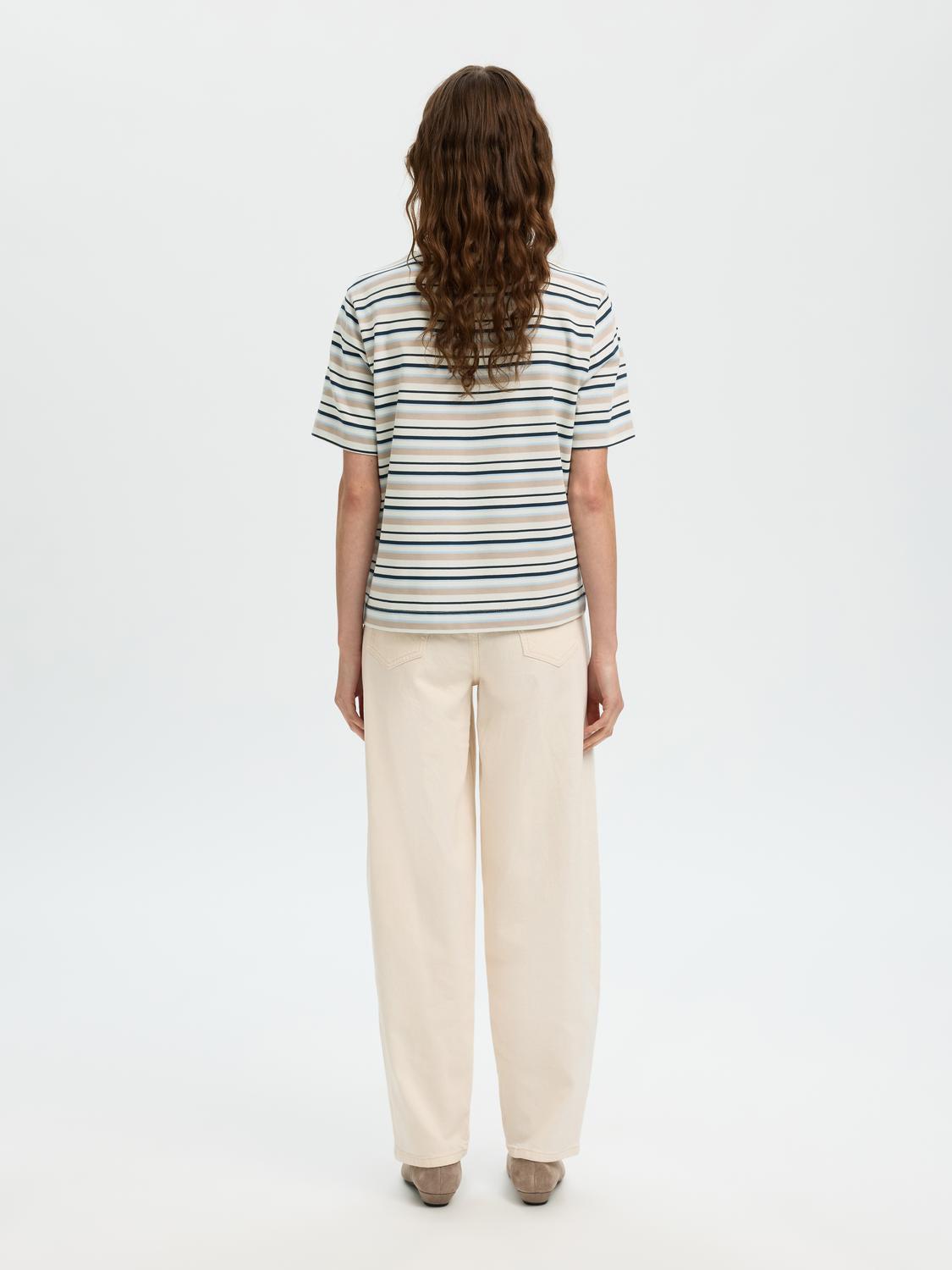 model_shot-back